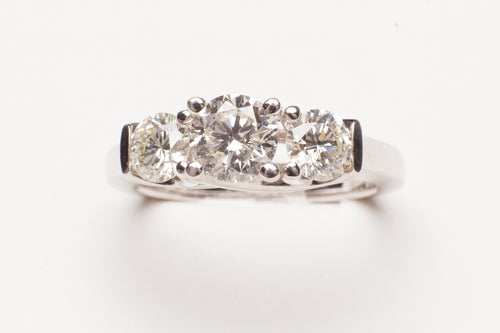 18KT WG 1.55CT TW DIAMOND 3 STONE RING