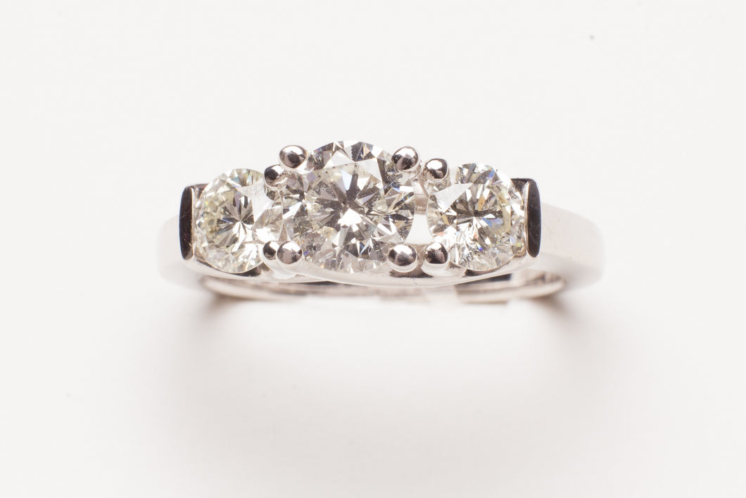 18KT WG 1.55CT TW DIAMOND 3 STONE RING