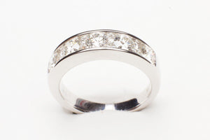 18KT WG 13 RD DIA 1.61CTTW LAYERED CHANNEL SET BAND