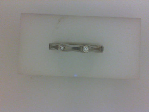 14KT WG .16CTTW DIA 2.5MM SCALLOPED BAND