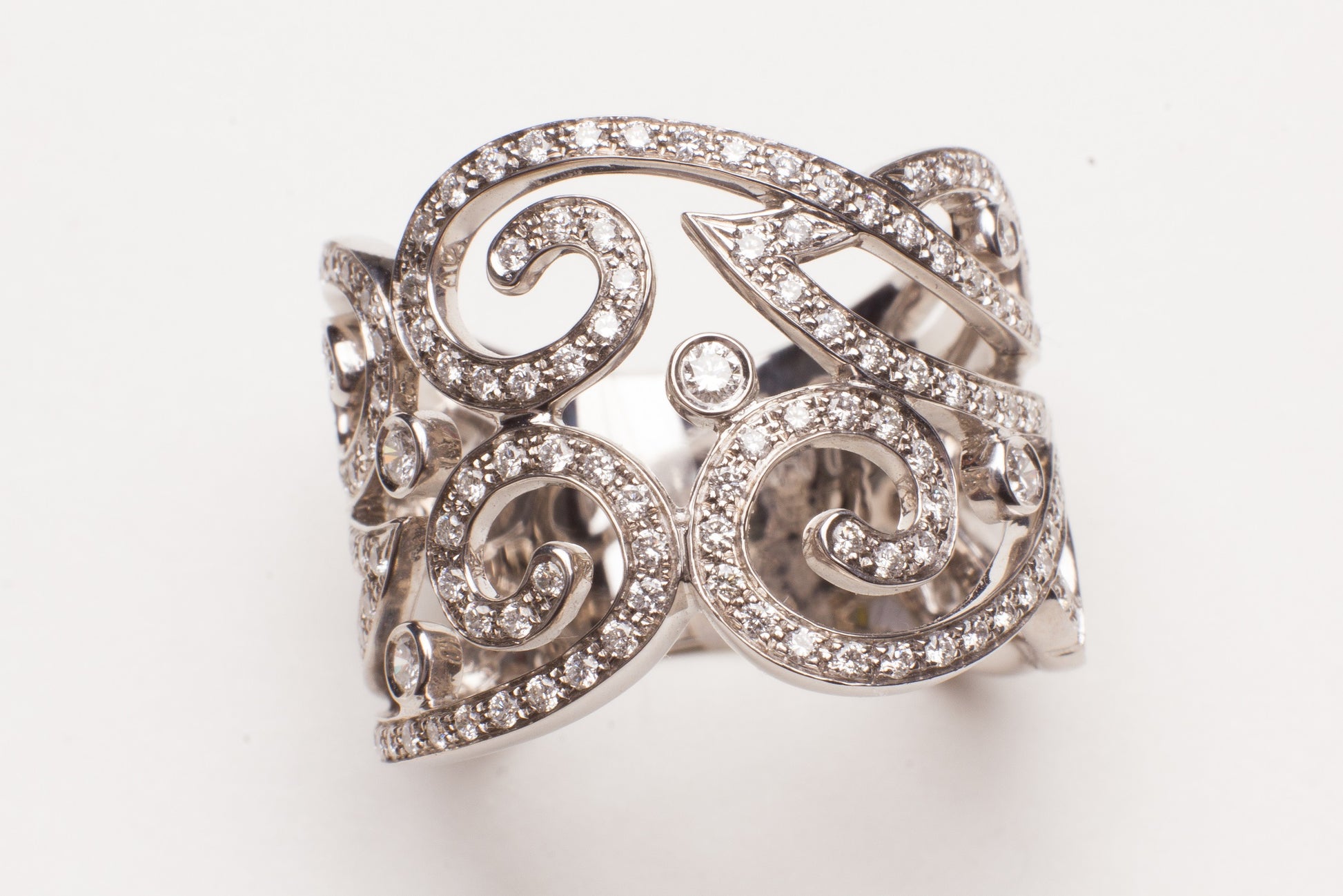18KT WG .90CTTW RD DIA SWIRL