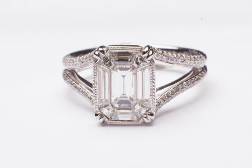 18KT WG .32CTTW RD DIA W 1.00CTTW MOSAIC CENTER