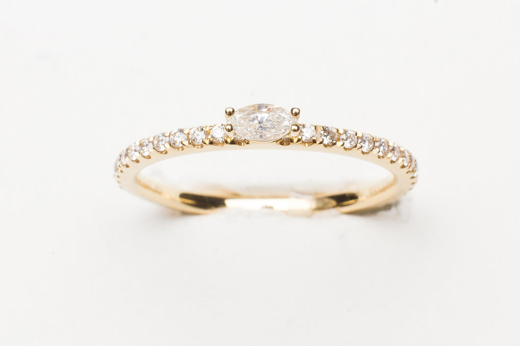 18KT YG STACK RING WITH .12CTTW MQ/RD DIA
