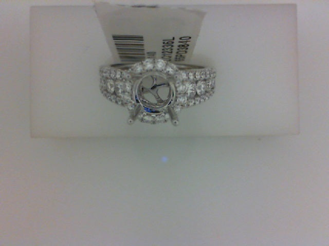 18KT WG 1.02CTTW 52 RD DIA HALO MTG