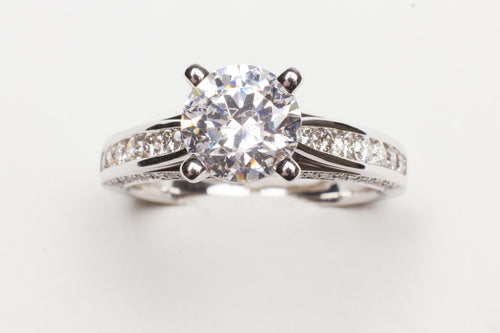 14K WG .44CTTW DIAMOND CHANNEL MTG CZ CENTER