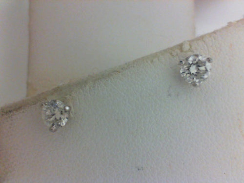 14KY WG .64CTTW RD DIA 3 PRONG STUDS







NO BACKS