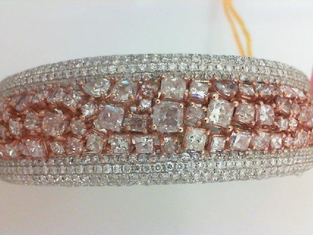 18K WG/RG  5.79CTTW 686 RD DIA W 10.30CTTW 103 PINK DIA BANGLE