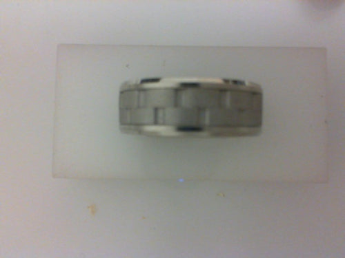 14KT WG 8MM BEV EDGE RAISED SATIN LINK CENTER BAND