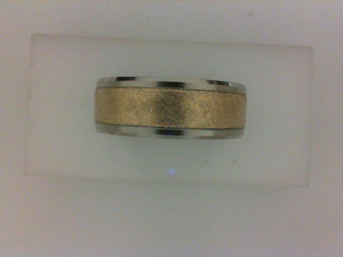 8MM 14KT TT POL BEVELED EDGE WITH YELL SWIRLED BRUSHED CENTER