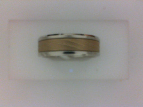 7MM 14KT TT POL BEVELED EDGE WITH YG RAISED SWIRLED BRUSHED CENTER