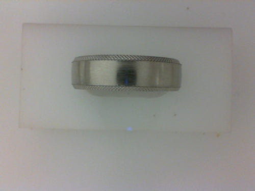 14KT 6.5MM WG KNURLED EDGE SATIN CENTER