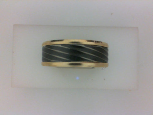8MM 14KT YG POL EDGE WITH BLK  RAISED SWIRL