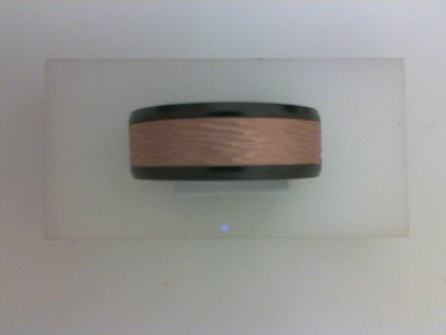 8MM 14K RG HORZ MICRO BARK CENTER W BLK EDGE