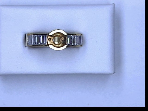 INV 18KT SEMI DIA 5 BGT EACH SIDE RING 1.11 CTW