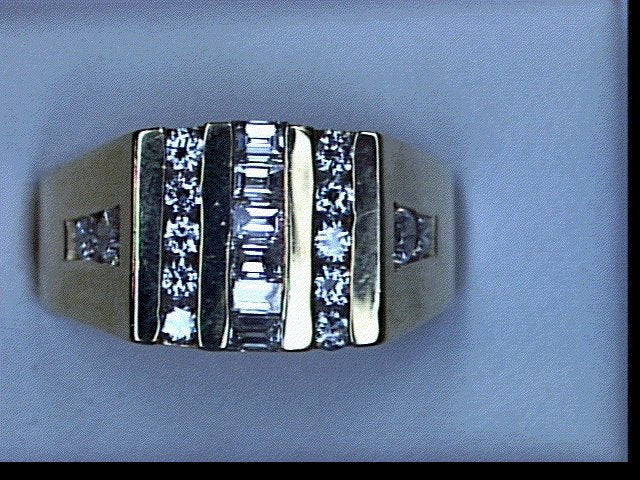 GTS DIA 2.65CT TW RD&BGT RING