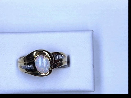 LDS 18KT YG OVAL OPAL BAG DIA RING