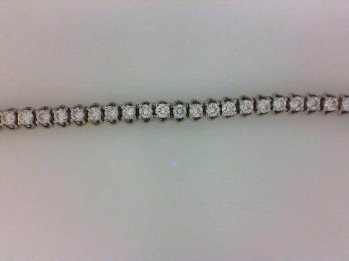 18KT WG 5.00CT TW DIAMOND LATTUS 4 PRONG BRCLT

MAKING INTO WEDDING BANDS
