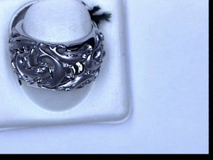 18KT WG RING W DIAMOND DELFINES